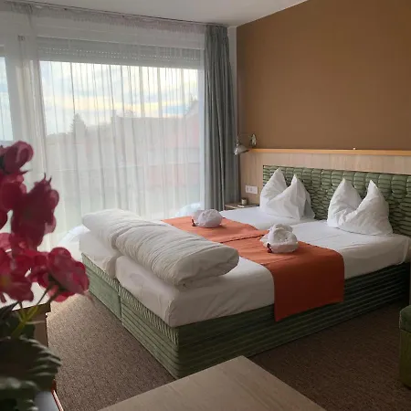 Hotell Varfal Wellness Panzio Pécs