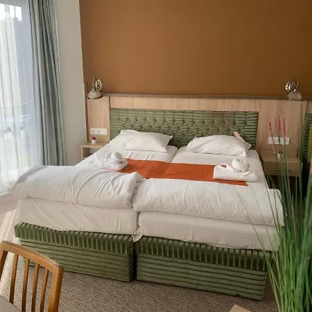 Varfal Wellness Panzio 3* Pécs