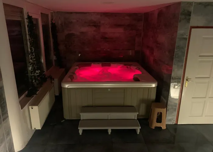 Varfal Wellness Panzio Hotel